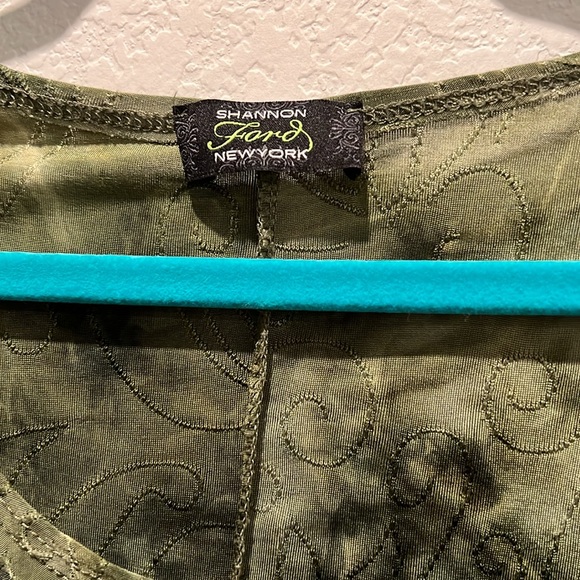 Floral and feathers - Picture 3 of 5